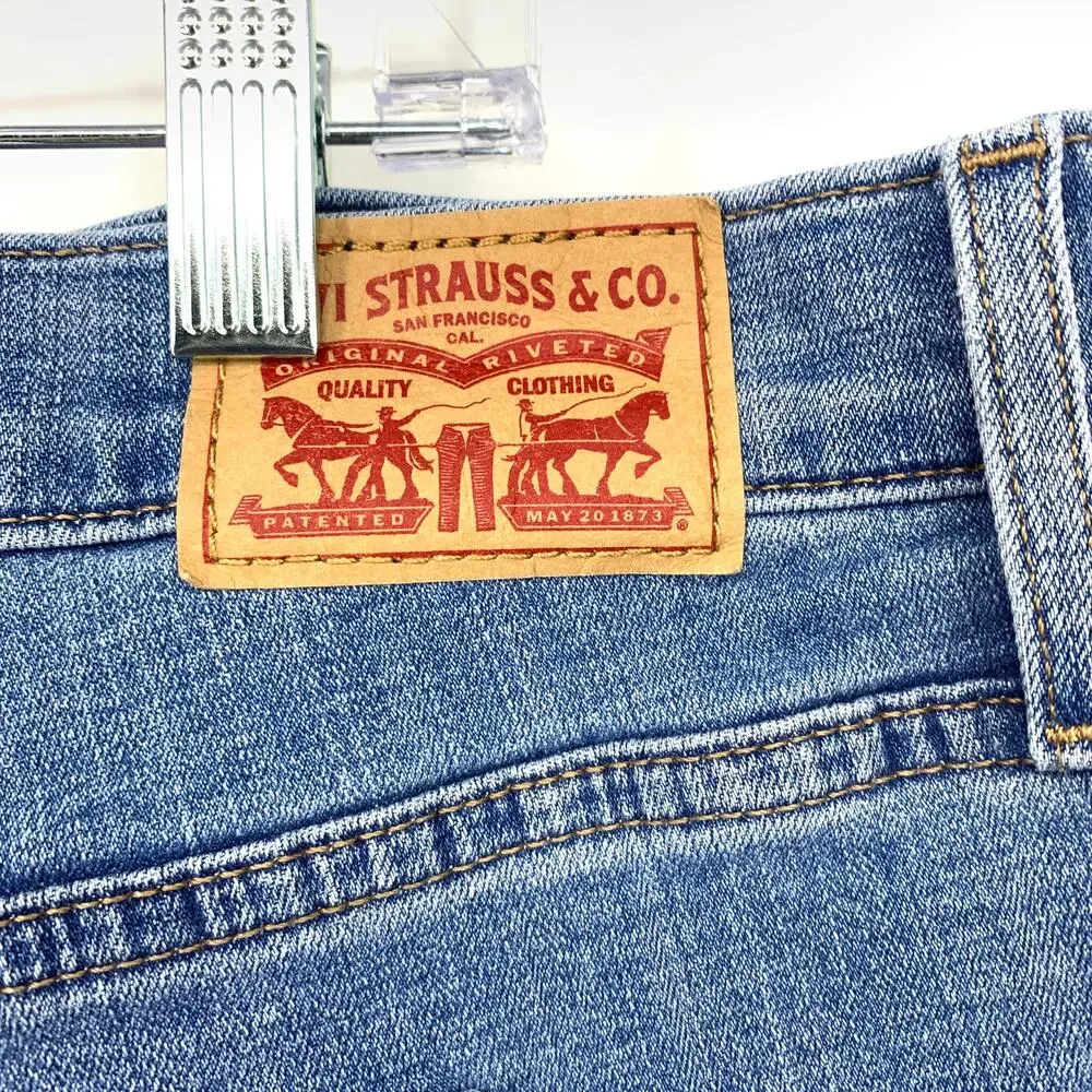 Levis Bermuda Shorts Womens Plus Size 20W Medium Wash Stretch Denim Mid Rise